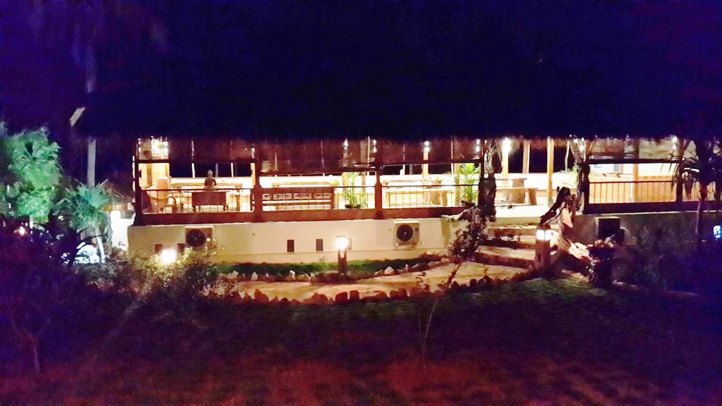 Ary'S Lagoon Bungalow & Hotel Karimunjawa Luaran gambar